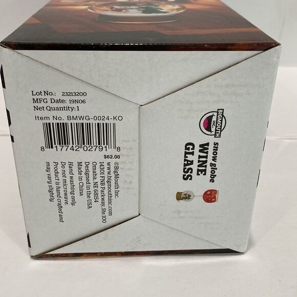 Bigmouth Snowman Snow Globe Wine Glass Holds 12oz Christmas Holiday Wine Glass - Picture 10 of 11